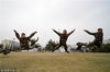 2018年12月3日，江苏泰州。武警泰州支队特战中队官兵在进行擒敌术训练。