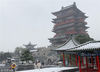 2018年12月30日，南昌迎来大雪，在滕王阁AAAAA国家级旅游景区，前来赏雪的市民络绎不绝。皑皑白雪衬托着千年古楼，别有一番韵味。