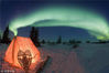 2010年4月11日消息，现年40岁的琳达·德雷克（Linda Drake）在过去的4年中拍摄了众多美轮美奂的北极光图片。每年她都会冒着零下20度的低温来到加拿大马尼托巴省，以期能捕捉到最精彩的极光图片。