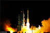 2011年11月1日，神舟八号飞船在酒泉卫星发射中心升空。视觉中国