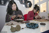 2018年12月7日，江苏无锡，无锡商业职业技术学院在现场进行陶艺展演。