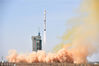 2018年4月10日12时25分，中国在酒泉卫星发射中心用长征四号丙运载火箭，成功将遥感三十一号01组卫星和微纳技术试验卫星发射升空。   郝伟(通讯员)/中新社/视觉中国