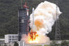2018年10月15日12时23分，中国在西昌卫星发射中心用长征三号乙运载火箭及远征一号上面级，以“一箭双星”方式成功发射第三十九、四十颗北斗导航卫星。这两颗卫星属于中圆地球轨道卫星，是中国北斗三号全球系统第十五、十六颗组网卫星。图为北斗三号卫星发射现场。  梁珂岩(通讯员)/中新社/视觉中国
