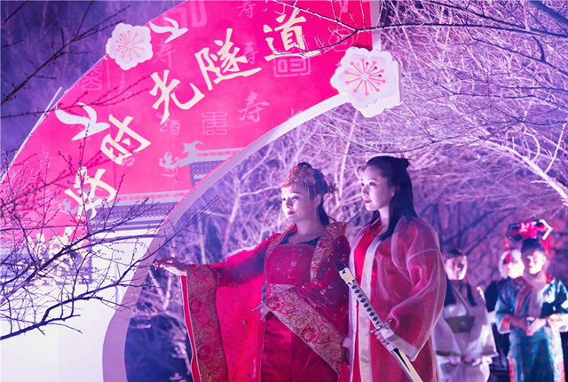南京：2018中国（溧水）梅花节开幕 游客观非遗、赏夜梅