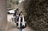 2018年02月11日，在贵州省从江县高增乡小黄村，新娘潘香情在伴娘的陪同下从井边挑水回夫家。