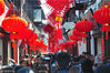 2018年2月13日，上海七宝老街红灯笼高挂，红红火火年味浓，充满了浓郁的祥和气氛，喜迎农历狗年春节到来。