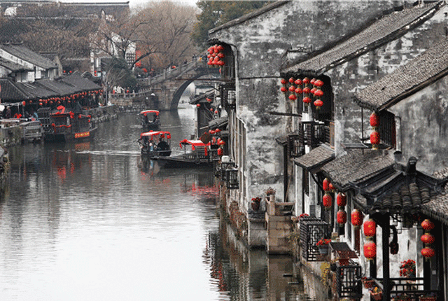 民众上海枫泾古镇过大年 寻找水乡年味