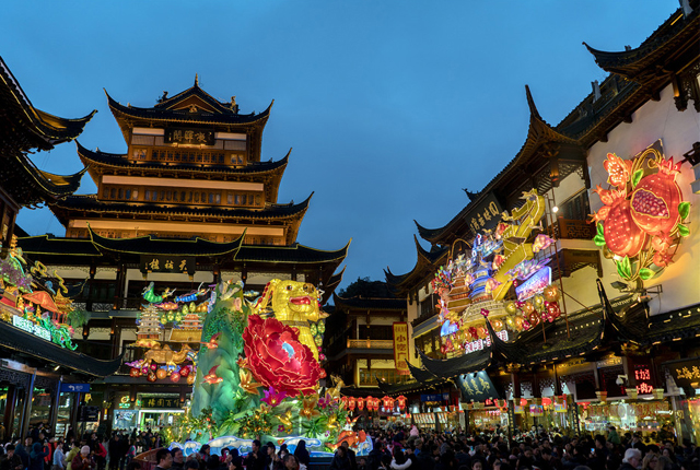 上海豫园新春灯会流光溢彩年味十足