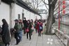 2月2日下午，阳光助力，古典园林耦园迎来了大批日本游客。园林的精巧典雅、匠心独运引得游客们纷纷点赞，拍照留念。