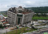 2018年2月7日，台湾花莲强震造成多栋大楼倾倒，云门翠堤大楼严重倾斜，花莲市区多处地面隆起。来源：unioncom/视觉中国