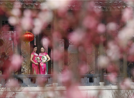 People in Jiangsu embrace spring