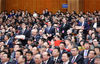 3月17日，十三届全国人大一次会议在北京人民大会堂举行第五次全体会议。这是工作人员准备发放选票。 新华社记者 刘卫兵 摄