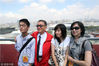 2010年8月27日，台湾知名学者李敖携家人来到上海世博会参观。此次是李敖继2005年9月“李敖神州文化之旅”后，时隔五年再度到访大陆。