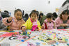 2018年3月21日，江苏南通，如皋市如城健康幼儿园开展“巧手做风筝 春分放纸鸢”活动。