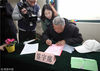 Nanjing, Mar 19. Mr. Yin signed his name on the agreement that he’ll ask his families to observe the smoke-free practice and keep the environment clean. 
