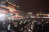 2018年03月02日，江苏省南京市，农历正月十五元宵佳节，南京夫子庙景区的第32届中国·秦淮灯会灯火璀璨，夜色迷人，吸引了数十万游客前来赏花灯、闹元宵。