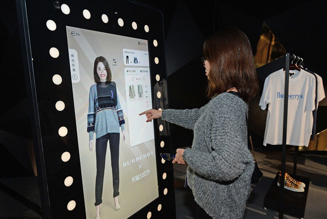 3D虚拟试衣镜亮相上海一商场 堪称试衣神器受追捧