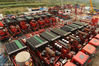 2014年4月15日，重庆涪陵。江汉石油工程运用自主研发的3000型压裂车在焦页9号平台进行国内首次“井工厂”模式压裂试气。