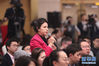 十三届全国人大一次会议新闻中心于3月7日在梅地亚中心多功能厅举行记者会，邀请国务院扶贫办主任刘永富就“打好精准脱贫攻坚战”的相关问题回答中外记者的提问。图为新华社记者提问。新华网/中国政府网 曲植 摄