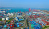 2016年12月1日，高空鸟瞰海口港集装箱码头繁忙的情景。
