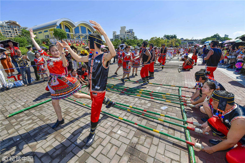 农历三月三是中国多个民族的传统节日,各地群众以多样的方式庆祝这一