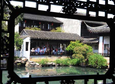 Suzhous Wangshiyuan Garden Attracts Foreign Tourists