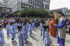 2018年4月17日，广州，“三月三 荔枝湾”系列活动之开笔典礼——文曲引龙绕文塔活动在荔枝湾文塔广场举行。