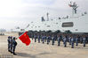 2018年1月3日，广东湛江，海军领导向军旗宣誓。
