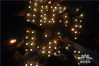 5月11日，在汶川地震十周年来临之际，当晚，扬州大学旅游烹饪学院开展主题为“烛光祈心愿、感恩献汶川”纪念活动。 大学生们在广场上点燃摆成心形图案和“512”字样的蜡烛，悼念汶川地震中遇难的同胞，祝福汶川。