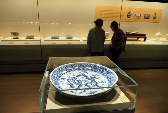 北京：故宫百件景德镇御窑瓷器首次对外展出