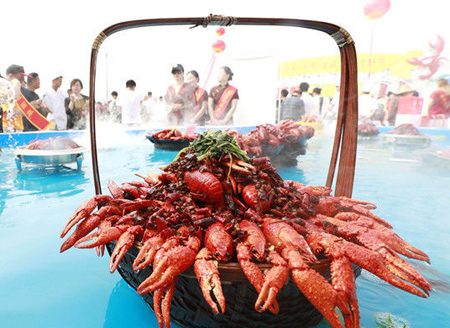 Crawfish Harvests in Xuyi, Huai’an