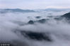 2018年5月21日，安徽黄山，雨后金龙山出现云海景观。