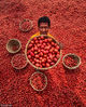 当地时间2018年5月17日，孟加拉博格拉县Kahalu Upazila，工人们每天要花12-15个小时处理这些总计2000公斤的红土豆。