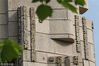 2018年5月7日，一公园27米高的花岗岩雕塑“撞脸”郑州市地标建筑——双子塔，更为奇特的是雕塑上的诗句字体有正有反，有路人调侃“是工人贴反了吧”。