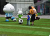 2018年6月9日，上海淮海中路大上海时代广场前街头现卡通动漫世界杯足球赛球场景观，吸引路人的眼球，有的还拍照留影。第21届世界杯足球赛于2018年6月14日至7月15日在俄罗斯境内11座城市举行。视觉中国/视觉中国