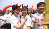 2018年6月11日，江苏淮安淮阴中学新城校区初三同学们一起加油鼓励。