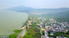 2018年6月11日无人机航拍的苏州太湖边美丽景色。太湖位于江苏、浙江两省交界处，是中国东部近海区域最大的湖泊，也是中国的第二大淡水湖，是中国著名的风景名胜区。湖光山色，相映生辉，其有不带雕琢的自然美，有“太湖天下秀”之称。