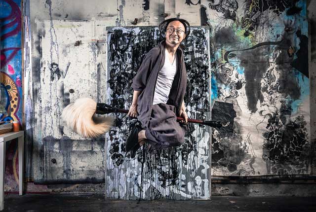 上海：艺术界的“泥石流”朱敬一 靠毒鸡汤书法走红网络
