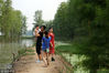 2018年6月17日，武汉市新洲区涨渡湖湿地的水上森林绿意盎然，满目苍翠，吸引不少的游客前来泛舟游览。