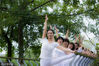 2018年6月20日，江苏省扬州市江都人民生态园上演“瑜伽秀”。