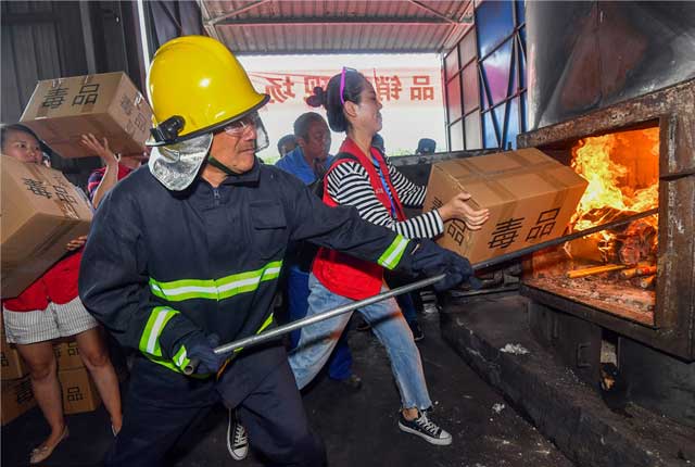 武汉销毁1.3余吨涉毒物品 78箱毒品送进锅炉瞬间气化