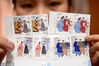2018年6月24日，安徽淮南集邮爱好者展示《清正廉洁（一）》特种邮票。