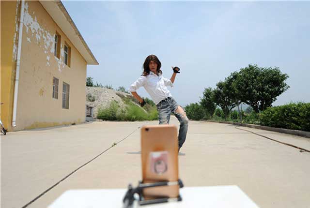 石家庄农民大叔跳霹雳舞成网红 14岁时边放羊边练舞被称不务正业