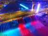 2018年6月4日，夜幕降临，南京市江宁区的小龙湾桥景观灯亮起，桥身两侧数十道喷泉齐刷刷开启，连绵起伏形成天然水幕。景观灯投射在水幕之上，变幻出紫、红、蓝、粉等多重色彩，炫目迷人。小龙湾桥是江宁区第一座悬索桥，全长约1064米，近日在网络走红以后，每天都有上千市民和游客前去打卡。
