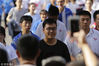 2017年6月7日，北京日坛中学外，考生走出考场。