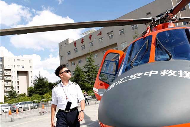 贵州首架专业医疗救援直升机“着陆”贵阳