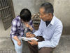 2018年7月，江苏泰州市姜堰区大伦镇有一间简陋的小屋，79岁老教师马如松正在孜孜不倦地为当地学生义务讲课。