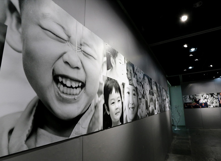 Photo Exposition Presents Thousand “Smiles of Nanjing”
