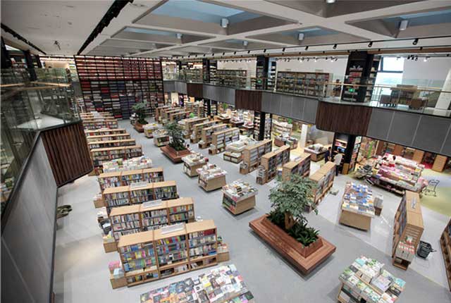 全国面积最大的无人书店深圳开业 里面的黑科技让人惊呆