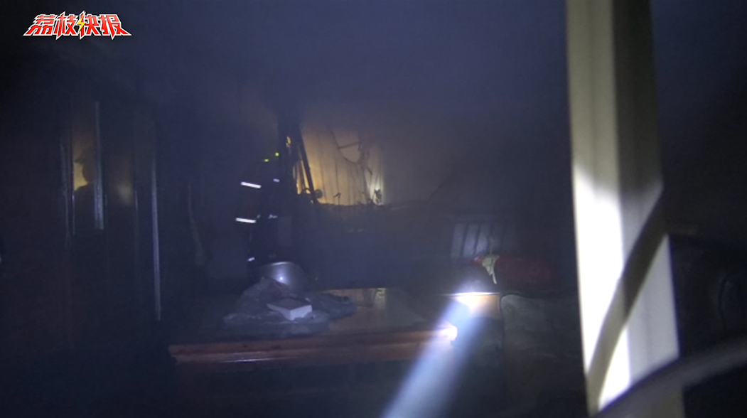 盐城一户主点蚊香 不幸烧了房